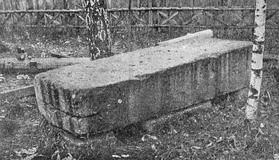 Камень над могилой боярыни Морозовой 